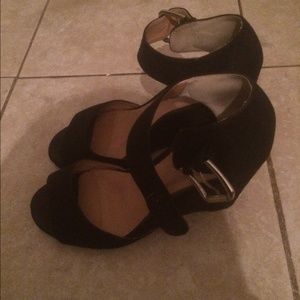 Ronzo || Black Velvet Wedge Heels