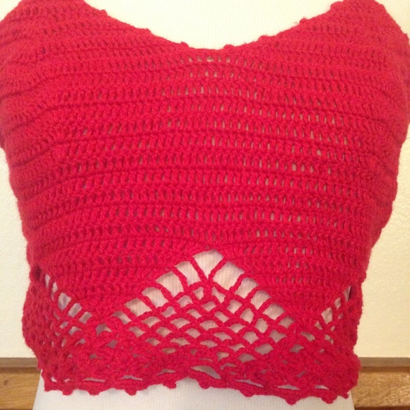 Red knit crop top - Picture 2 of 4