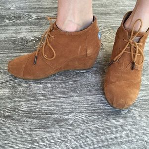 Toms Camel Suede Desert Wedges Size 7.5