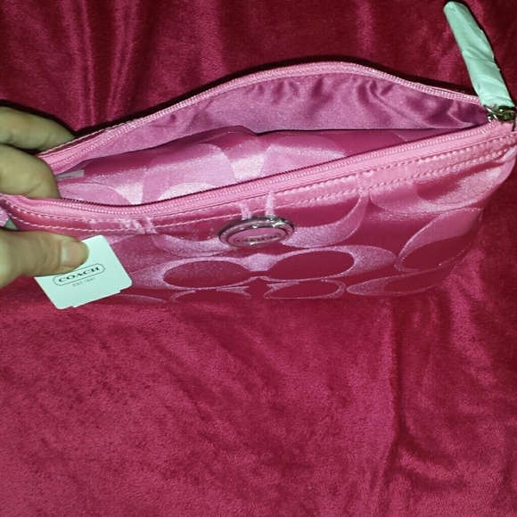 LARGE signature hot pink coach weekender! - Picture 4 of 4