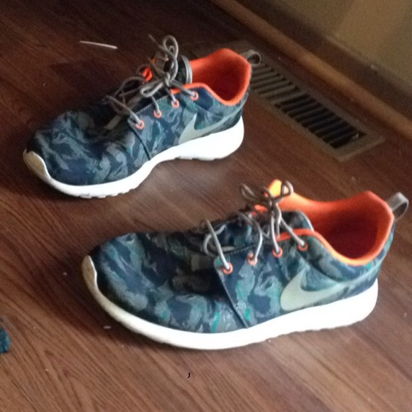 Nike Shoes - Camouflage roshes