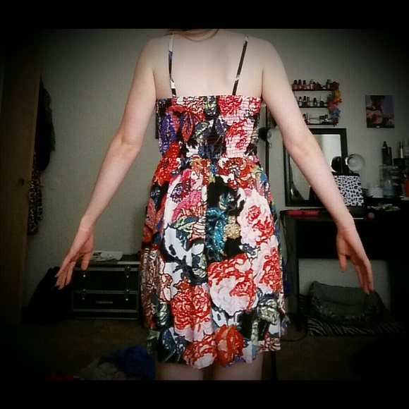 Dress - Picture 2 of 2