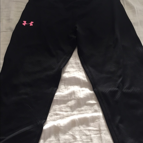 Under Armour yxl workout capris. Fits small/medium