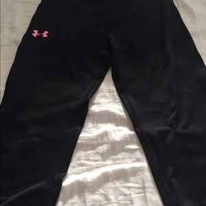 Under Armour yxl workout capris. Fits small/medium