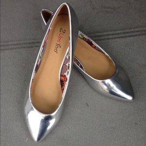 2LipsToo Metallic Silver Flats bundled with Gold