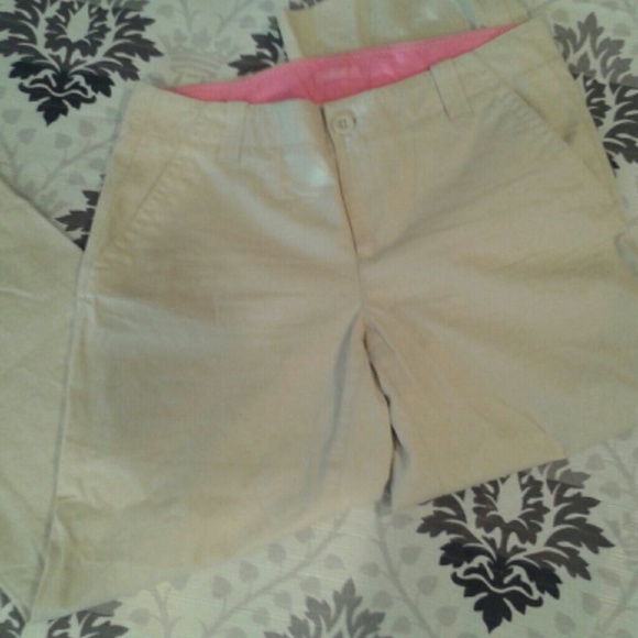 Lilly Pulitzer tan capri crops