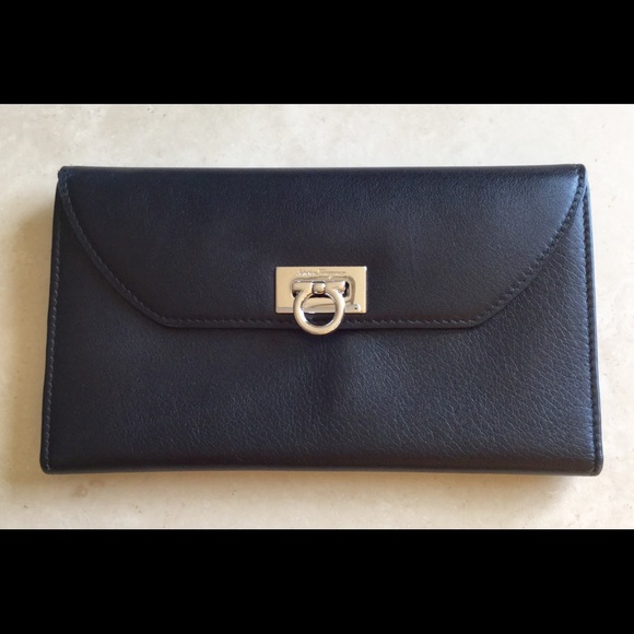 Ferragamo Black Kidskin Wallet ❤️Host Pick❤️4/18