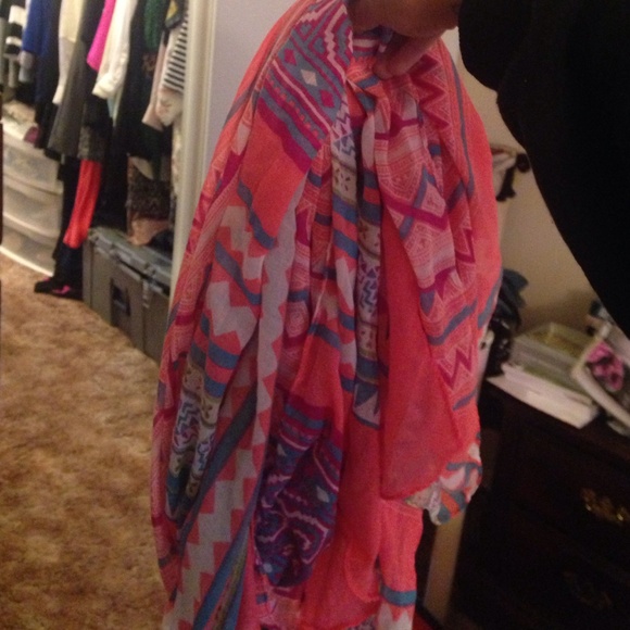 Bright patterned scarf - Picture 2 of 3