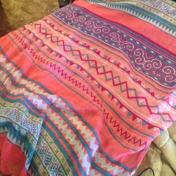 Bright patterned scarf - Picture 3 of 3