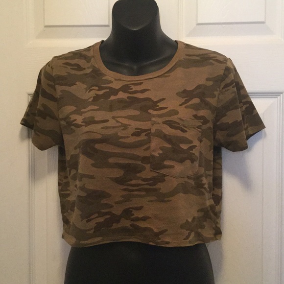 Forever 21 Tops - Camo Forever21 crop top