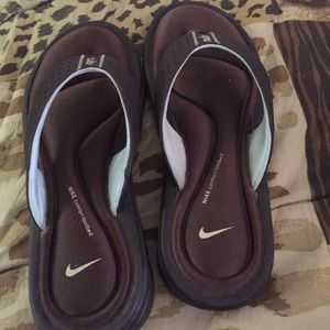 Size 6 Nike memory foam thong sandals