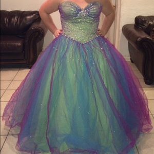 Prom dress!!!! Needs to sell asap! Size 10-14