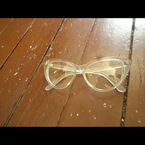 Clear acess. Glassess