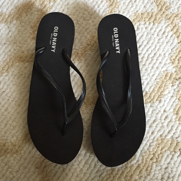 Size 8 old navy flip flops