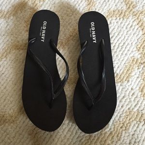 Size 8 old navy flip flops