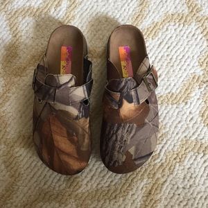 Size 8.5 camo slip ons