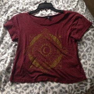 Burgandy cropped t shirt