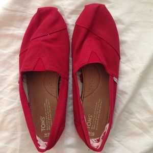 TOMS Classic Slip On in Red