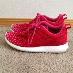 Red and pink Roshes! Box included