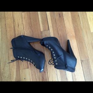 Steven Madden Lace Up Ankle Bootie