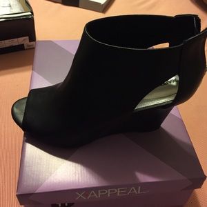 Size 11 black wedge