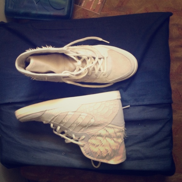 Size 10 Adidas hi tech hidden wedge sneaker