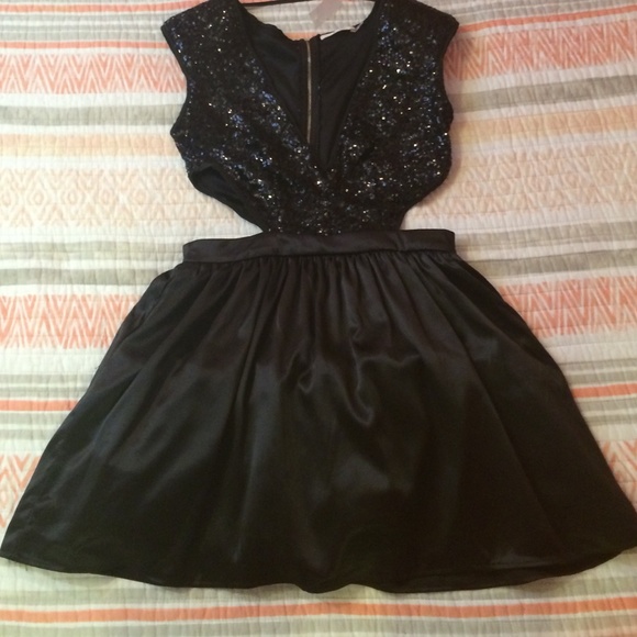 Black short shimmer dress by zio