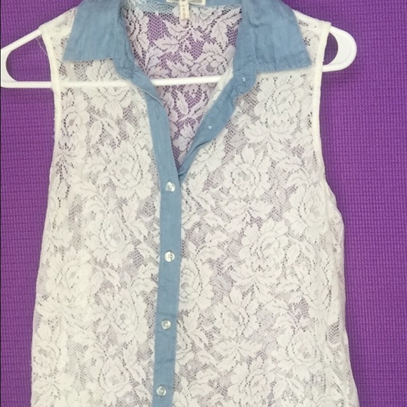 White laced top with collar