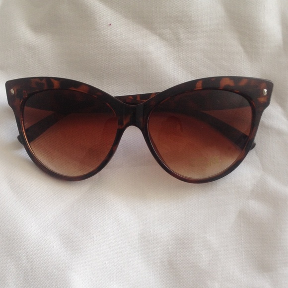 Accessories - Cheetah Print Cat Eye Sunglasses