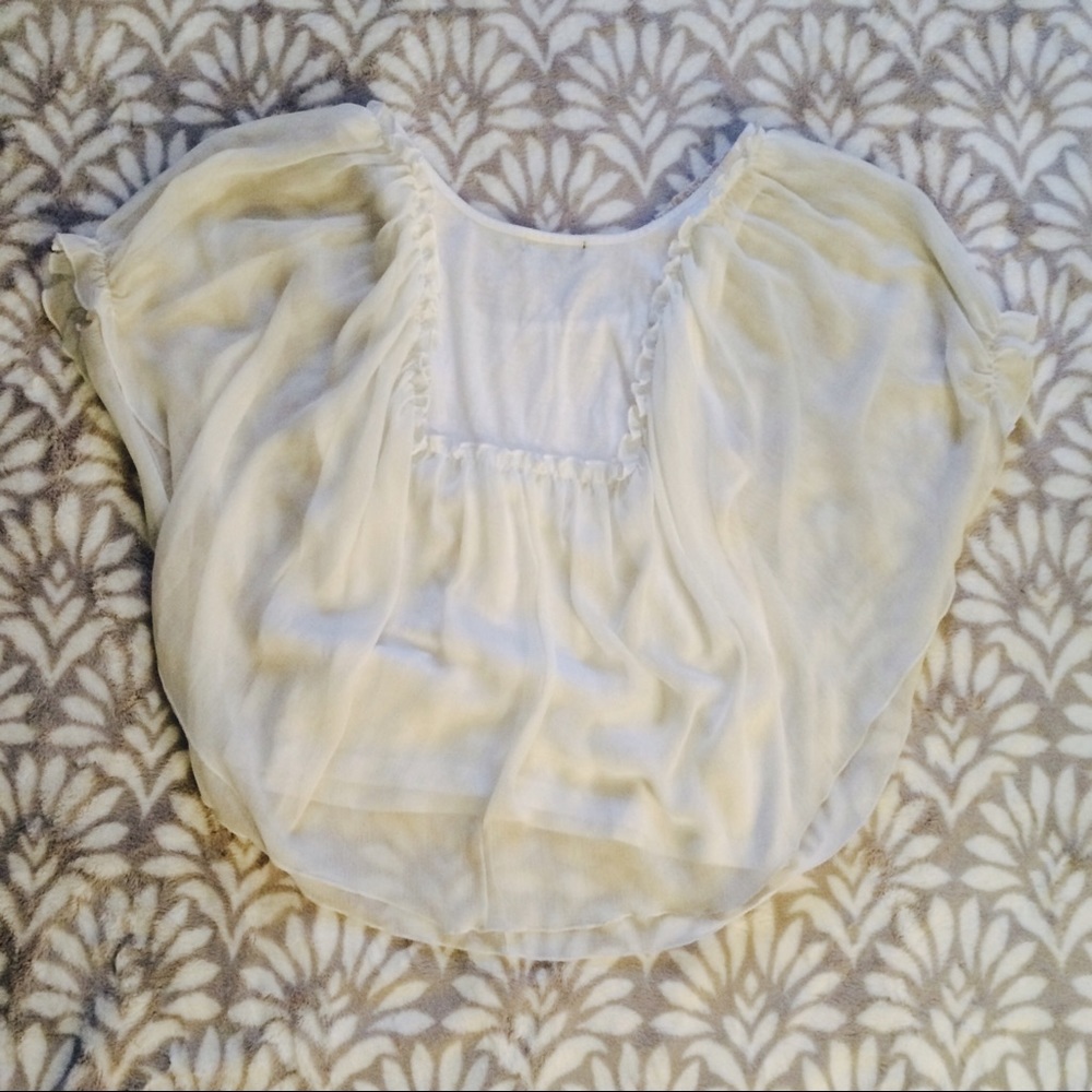 White Butterfly Top 🦋 - Picture 4 of 4