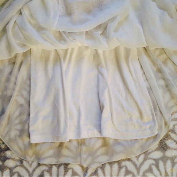 White Butterfly Top 🦋 - Picture 3 of 4