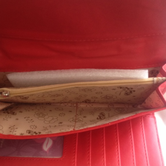 Red Classic Wallet - Picture 3 of 4