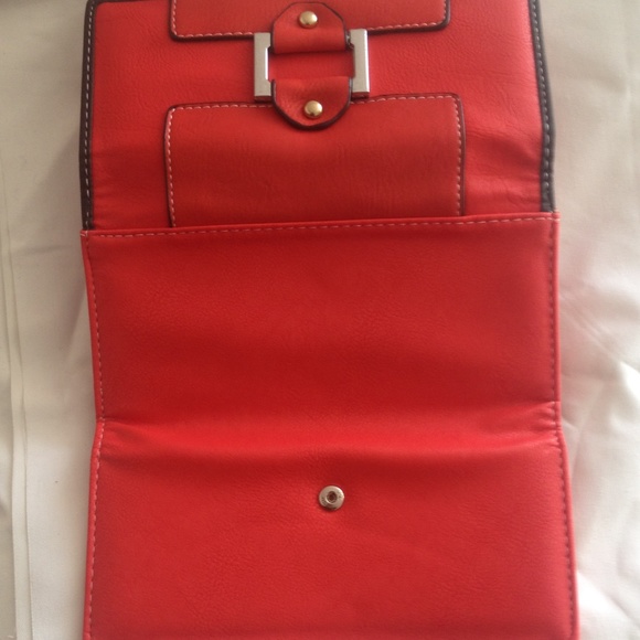 Red Classic Wallet - Picture 4 of 4