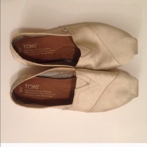 Toms Ivory