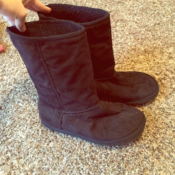 Black Boots - Picture 1 of 4