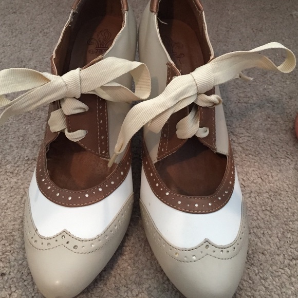 Vintage inspired tie heels