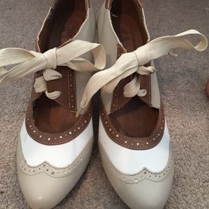 Vintage inspired tie heels