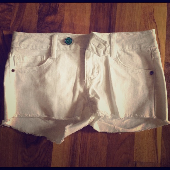 White jean shorts - Picture 1 of 3