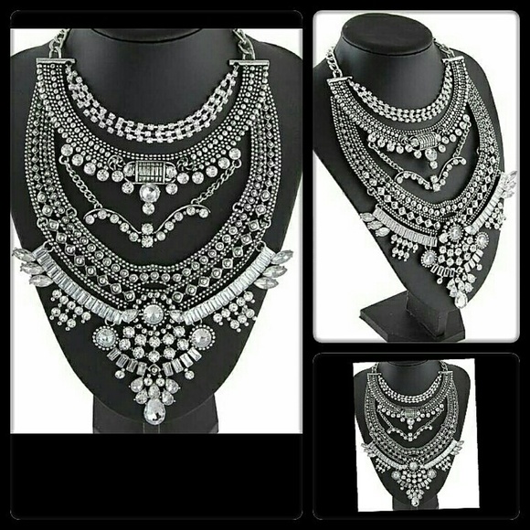 Statement necklace