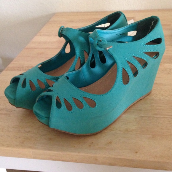 Teal wedge shoes