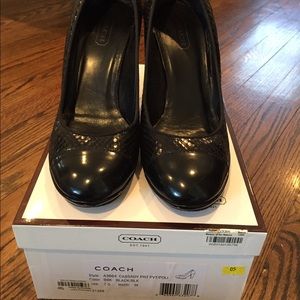 Coach pumps