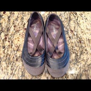 Price Drop!! Grey Skechers tennis shoes