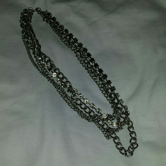4 chains accent necklace