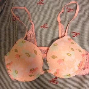 -trade-Gilly hicks 34b front clasp bra