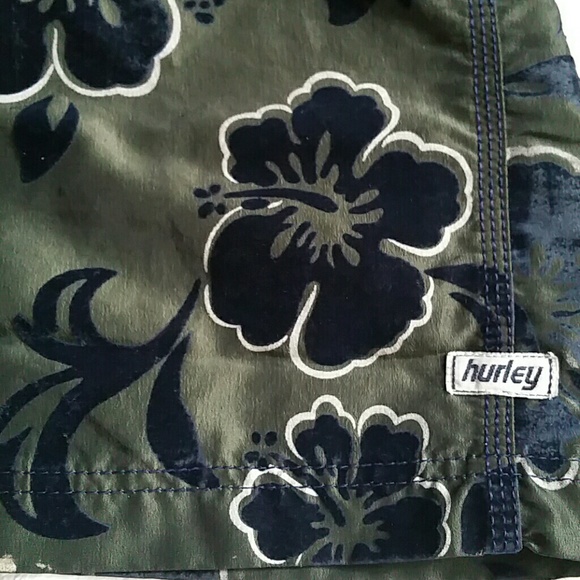 🚫SOLD/Bundle🚫🌊 Hurley: Board Shorts w Flowers - Picture 2 of 4
