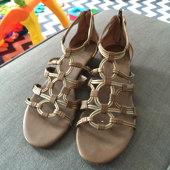 Lucky Brand Naraa wedge sandal EUC metallic