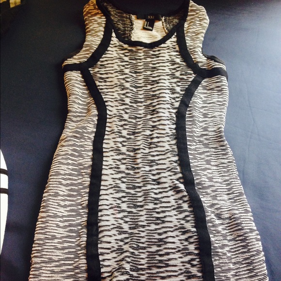 Black and white bodycon dress