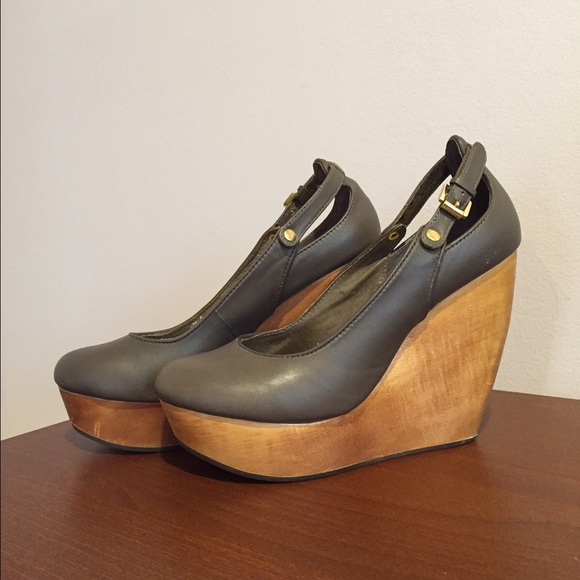 Matico Wood Wedge Platform