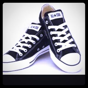 CLASSIC BLACK CONVERSE ALLSTAR SNEAKERS