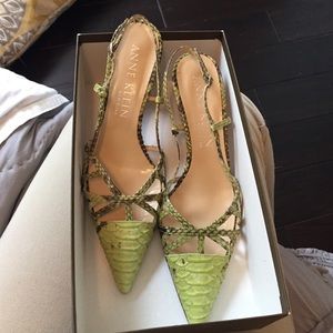 NWT Anna Klein alligator skin heels
